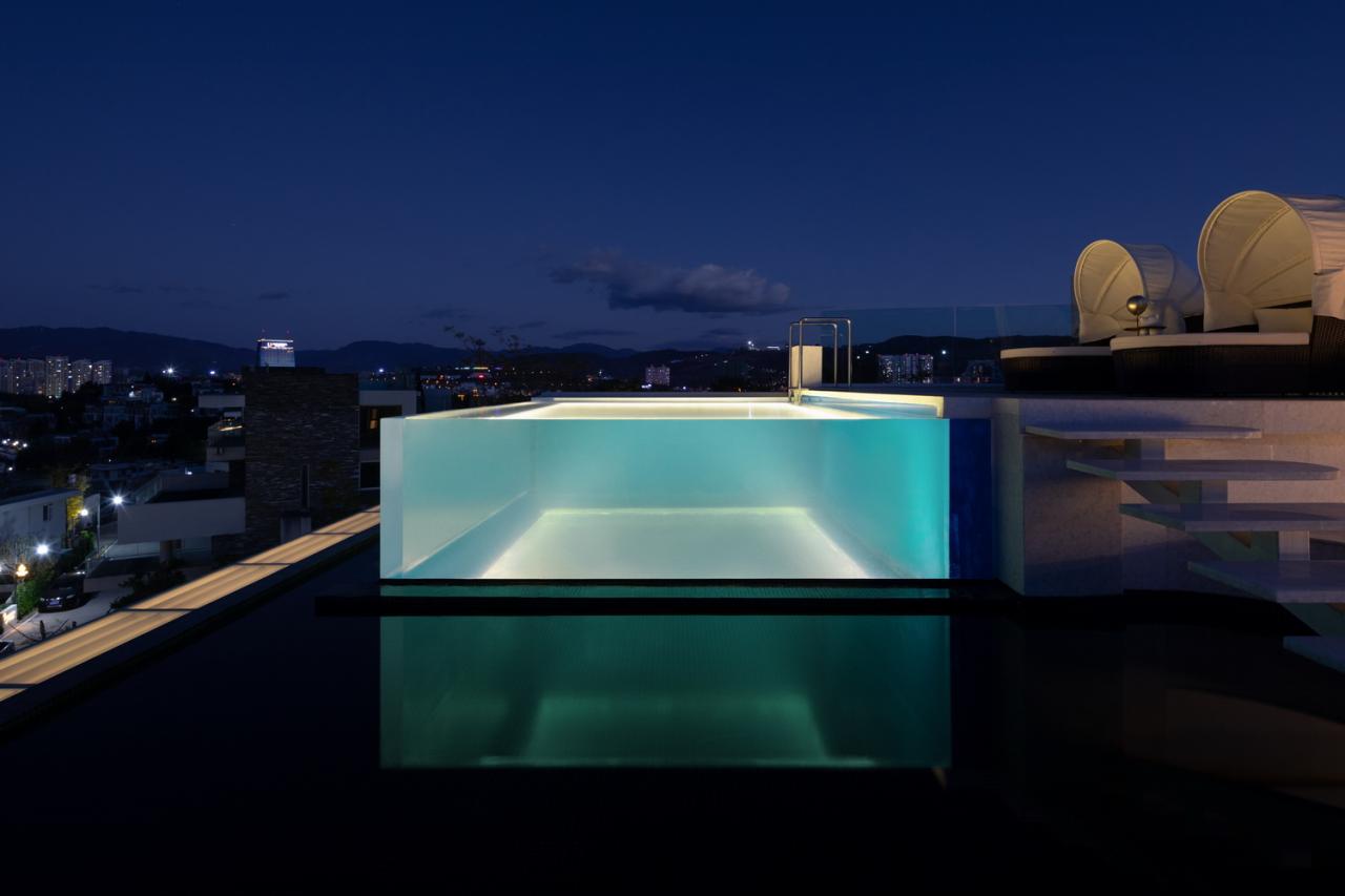 BIM建筑|《海的呼吸》大理青绿半山酒店改造设计 / 寻常设计