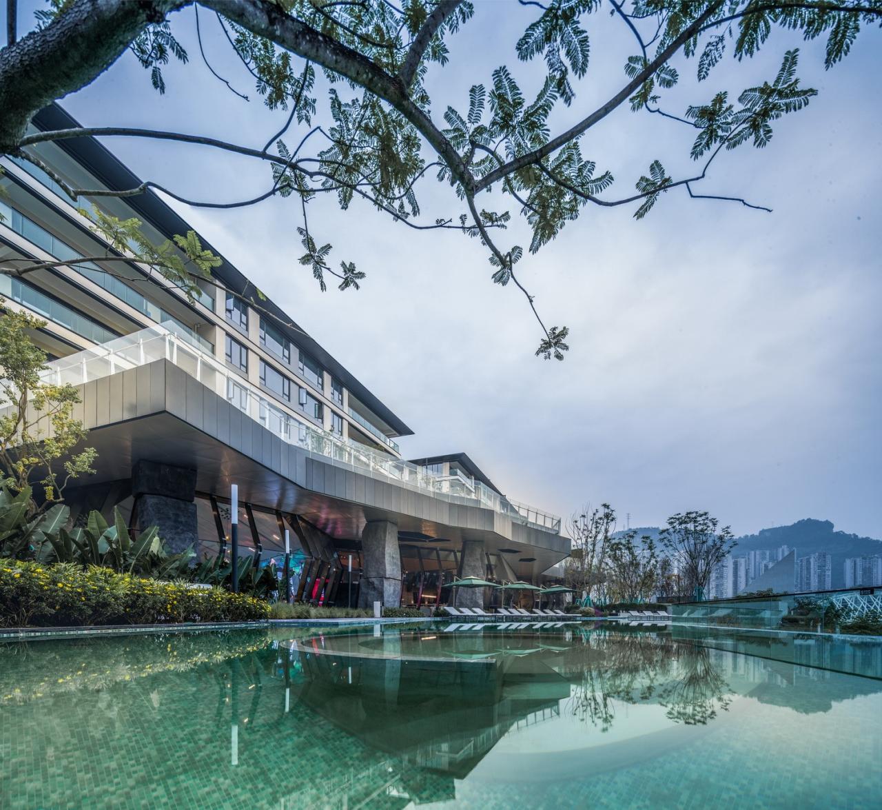 BIM建筑|悬崖顶上的城市生活体验馆—万州雍江上境展示中心 / aoe事建组