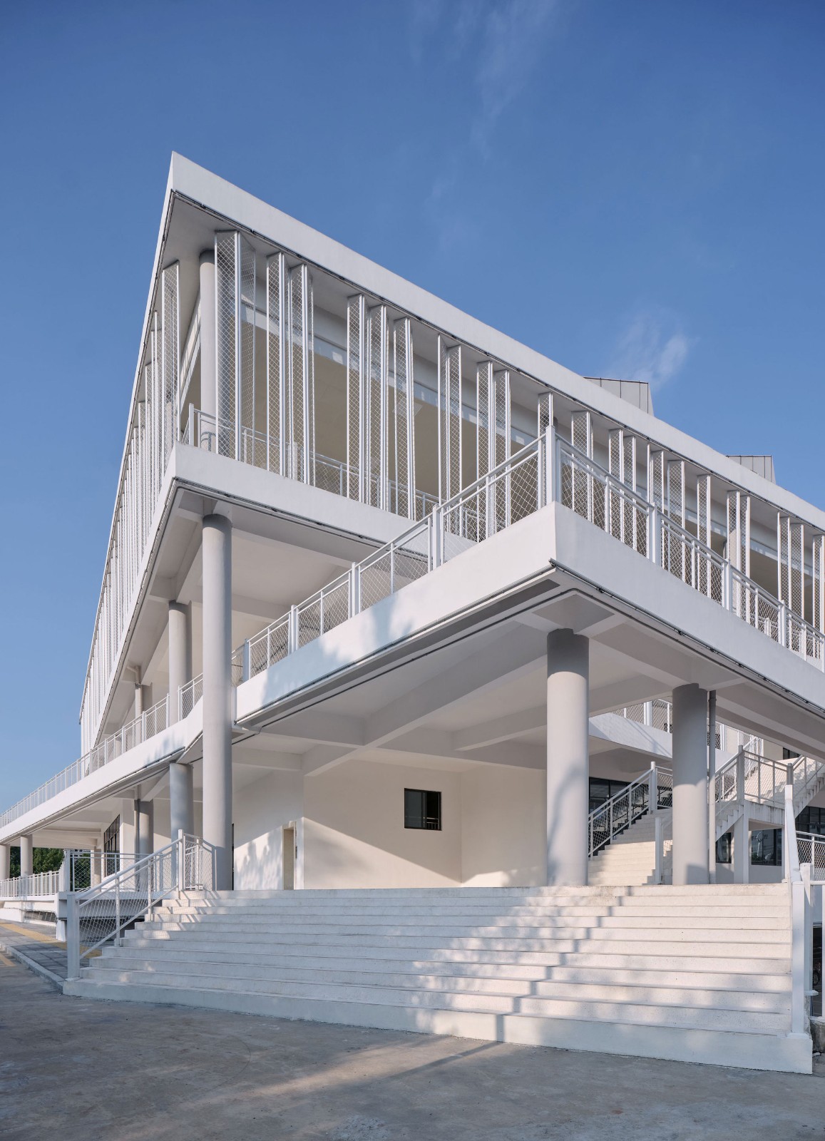 BIM建筑|宜黄一中综合楼 / 以靠建筑