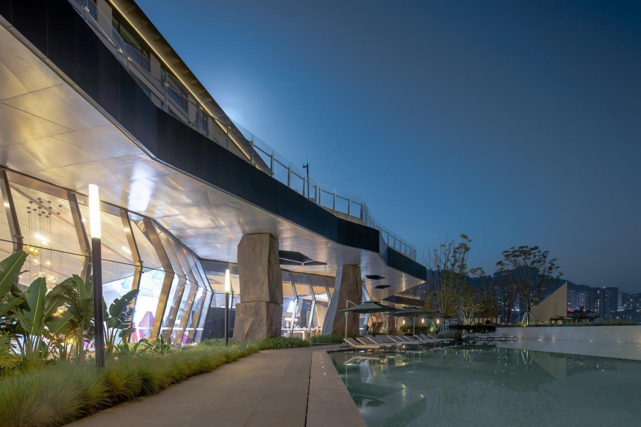 BIM建筑|悬崖顶上的城市生活体验馆—万州雍江上境展示中心 / aoe事建组