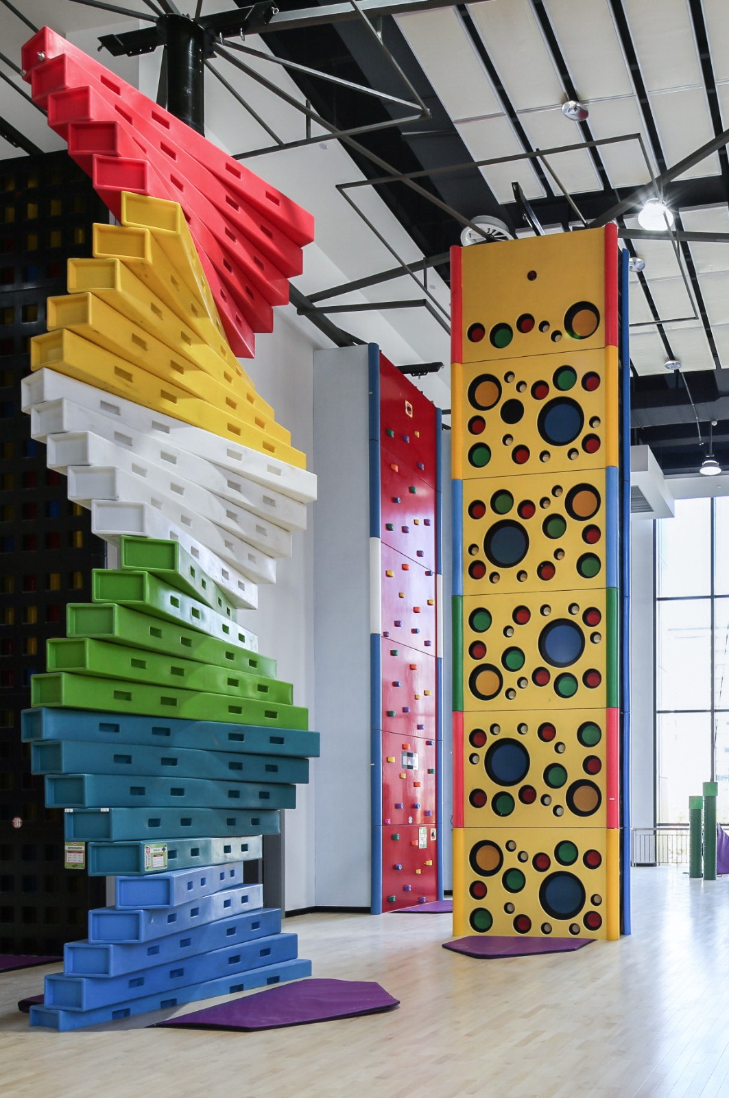 BIM建筑|踏着云朵去奔跑：杭州李宁体育园一期项目 / 柏涛建筑