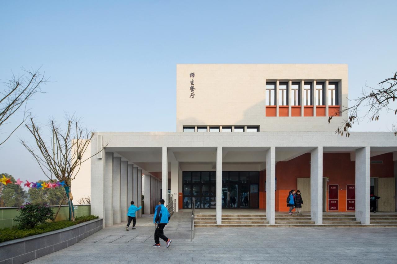 BIM建筑|黄甲小学扩建项目——秩序几何 / 本末建筑