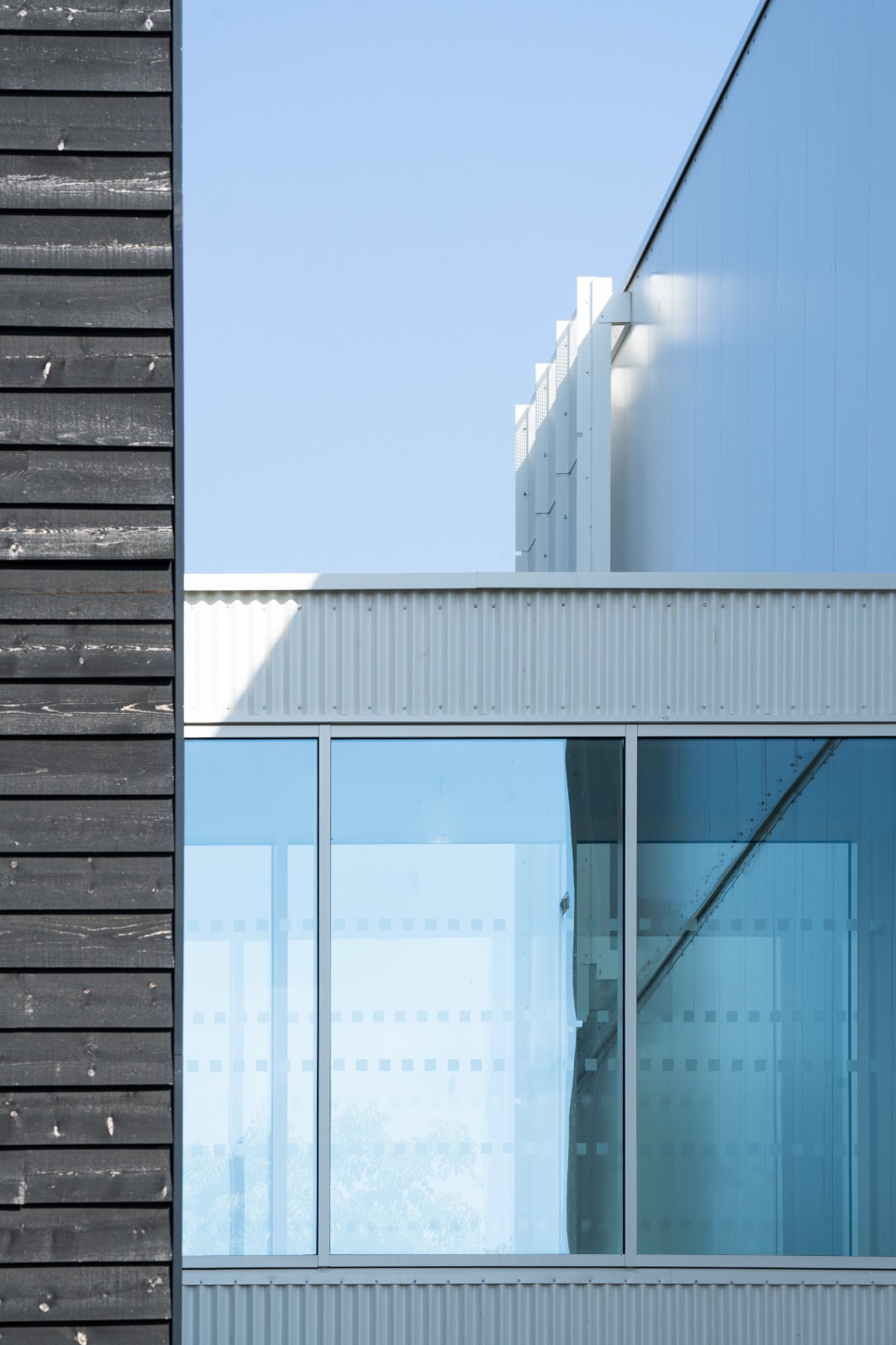 BIM建筑|诺维奇城市学院数字技术工厂 / Coffey Architects