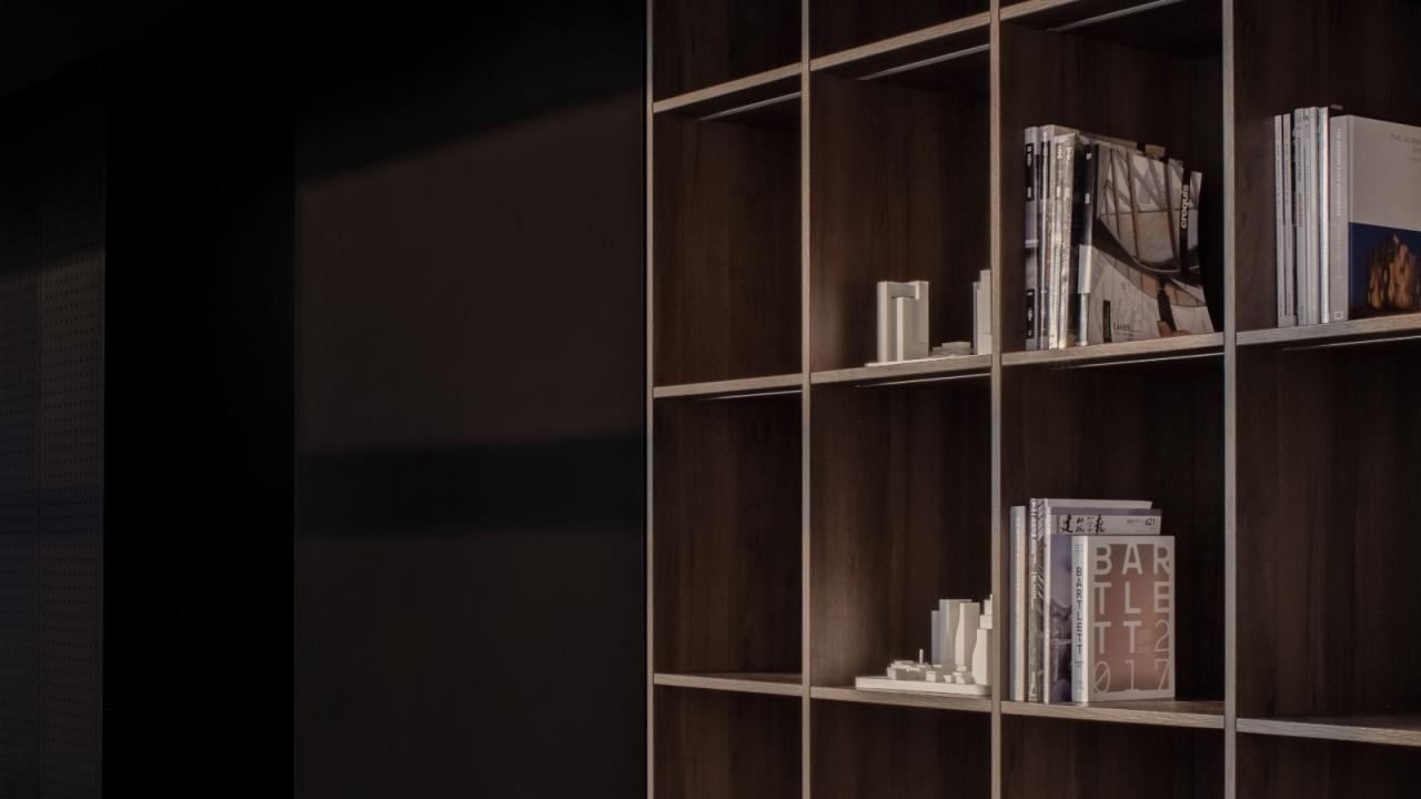 BIM建筑|设计师办公室： 黑白容器 / line+建筑事务所