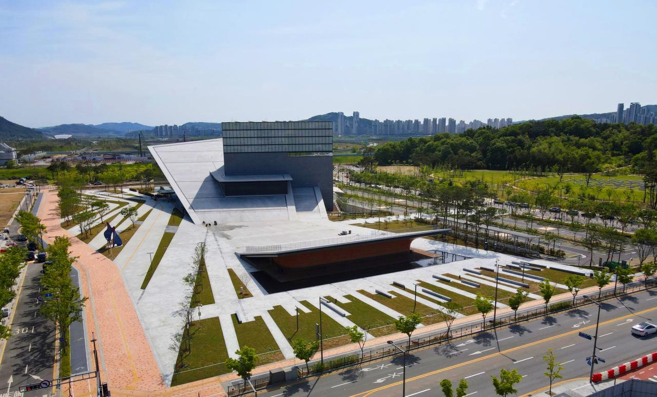 BIM建筑|掀起大地，世宗文化艺术会馆 / Designcamp Moonpark dmp