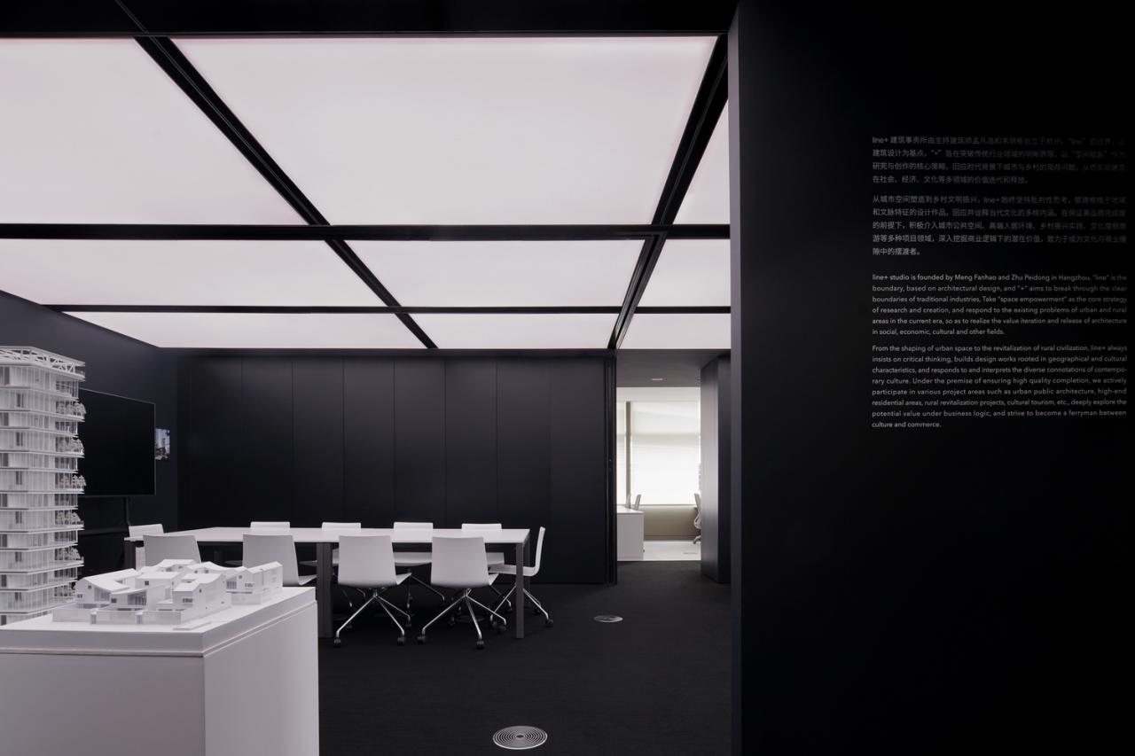 BIM建筑|设计师办公室： 黑白容器 / line+建筑事务所