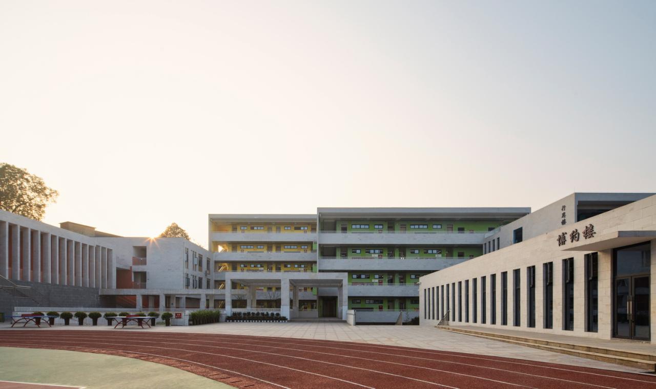 BIM建筑|黄甲小学扩建项目——秩序几何 / 本末建筑