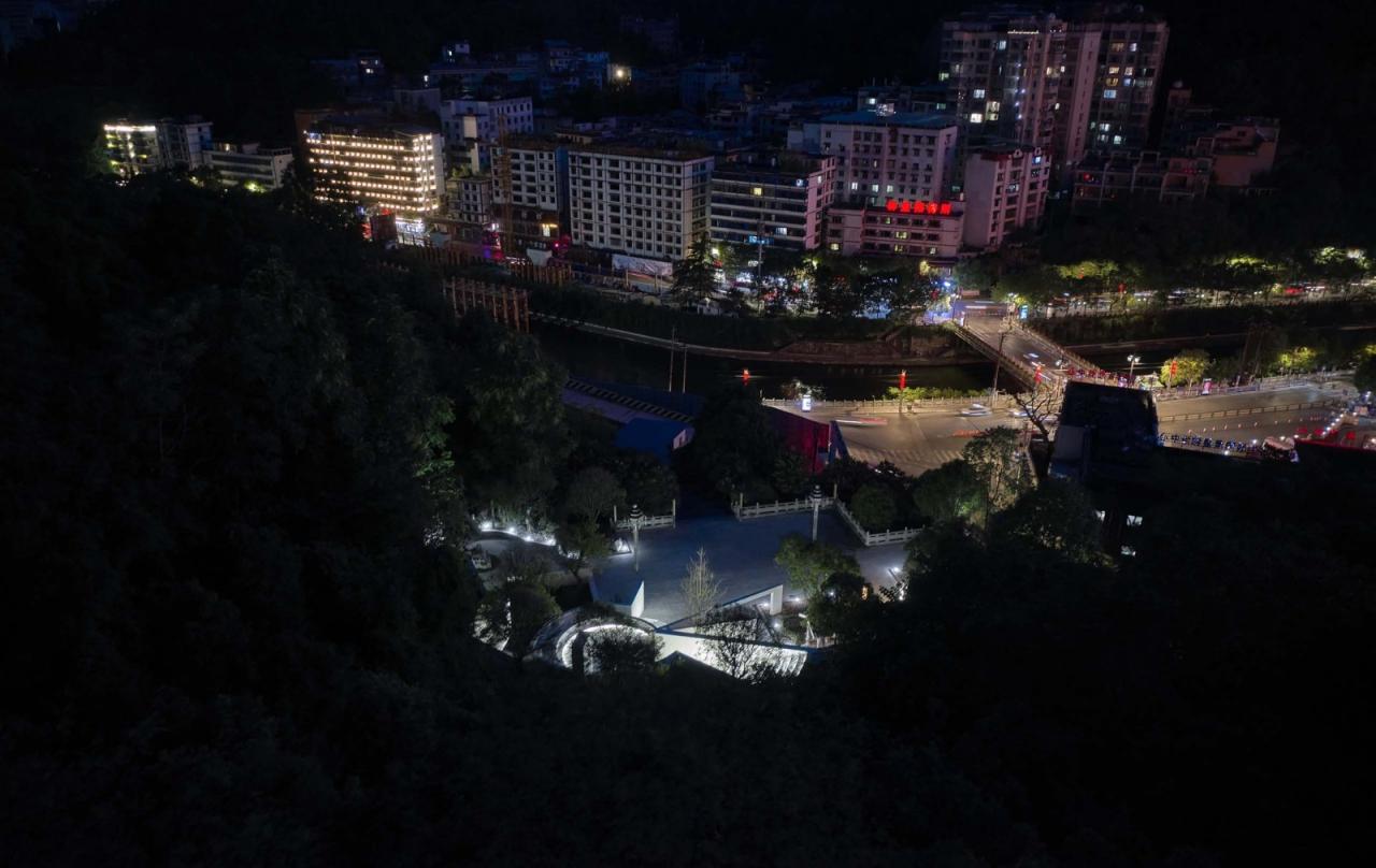 BIM建筑|遵义遗体器官捐献纪念碑 / 麟和建筑工作室