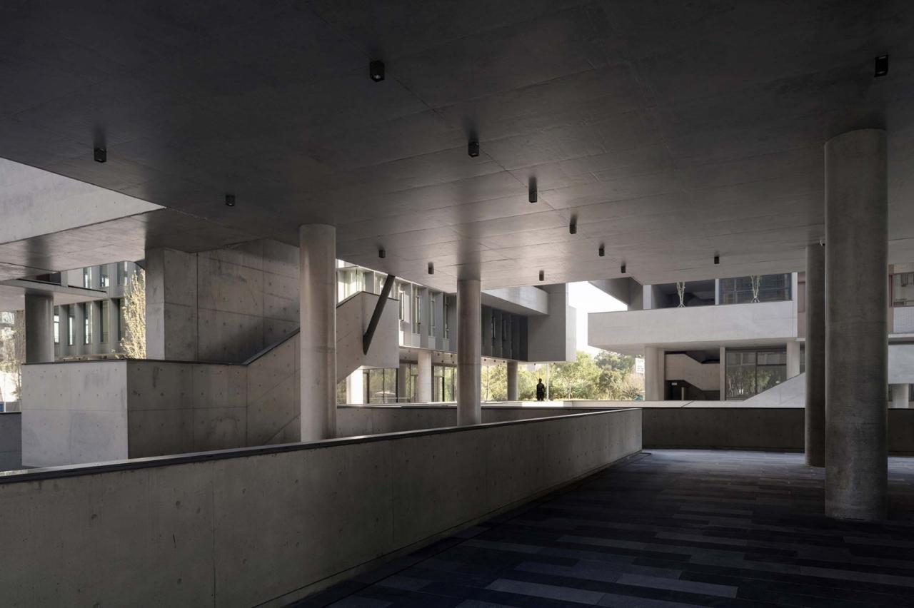 BIM建筑|成都麓湖漂浮总部办公楼 / 直向建筑