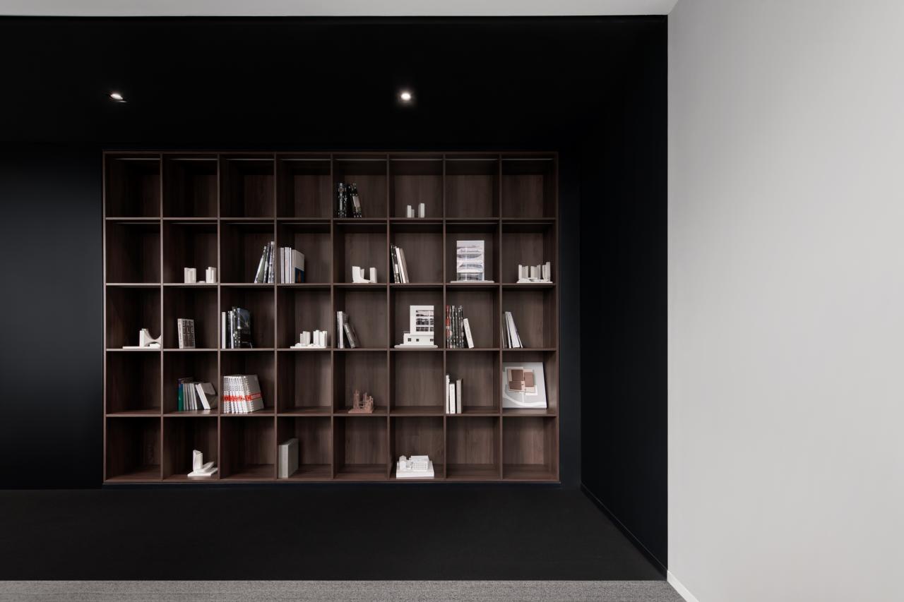 BIM建筑|设计师办公室： 黑白容器 / line+建筑事务所