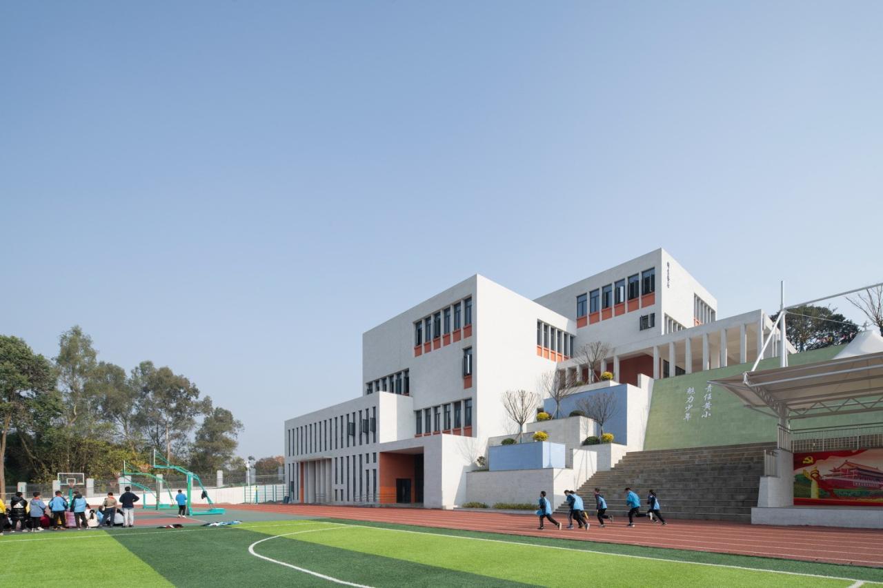 BIM建筑|黄甲小学扩建项目——秩序几何 / 本末建筑