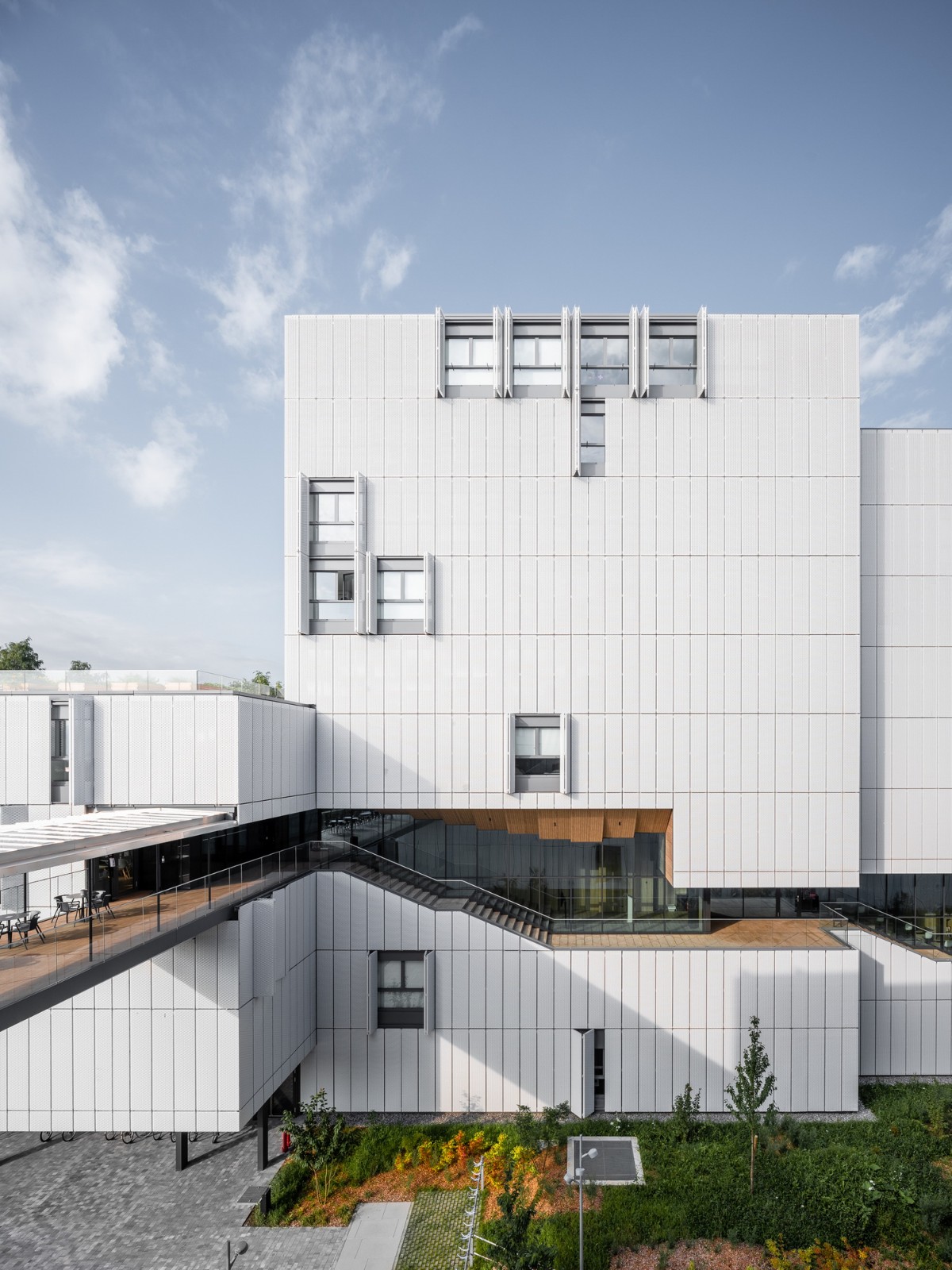 BIM建筑|莫里永学生宿舍 / 隈研吾建筑都市设计事务所 + CCHE