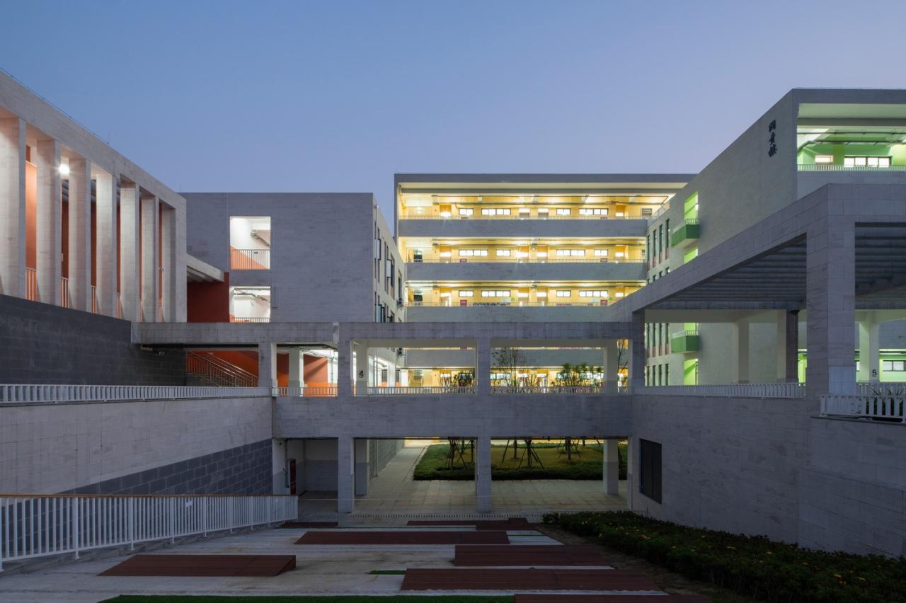 BIM建筑|黄甲小学扩建项目——秩序几何 / 本末建筑