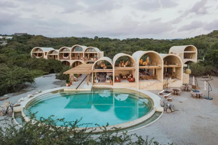 BIM建筑|原生态拱顶海岸酒店 / Taller de Arquitectura X / Alberto Kalach