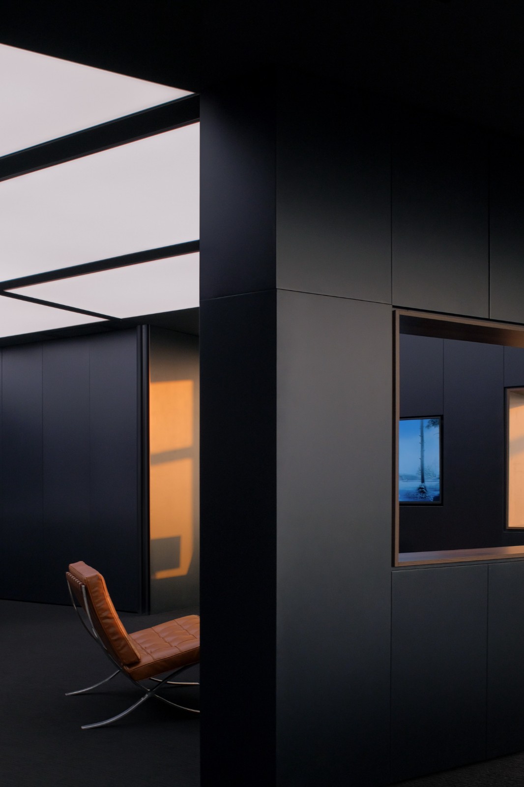 BIM建筑|设计师办公室： 黑白容器 / line+建筑事务所