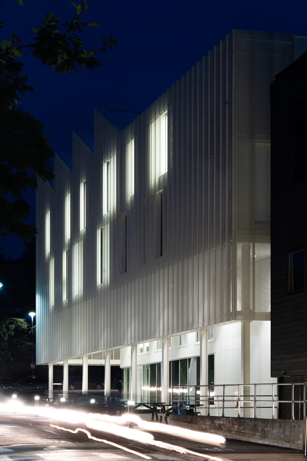 BIM建筑|诺维奇城市学院数字技术工厂 / Coffey Architects