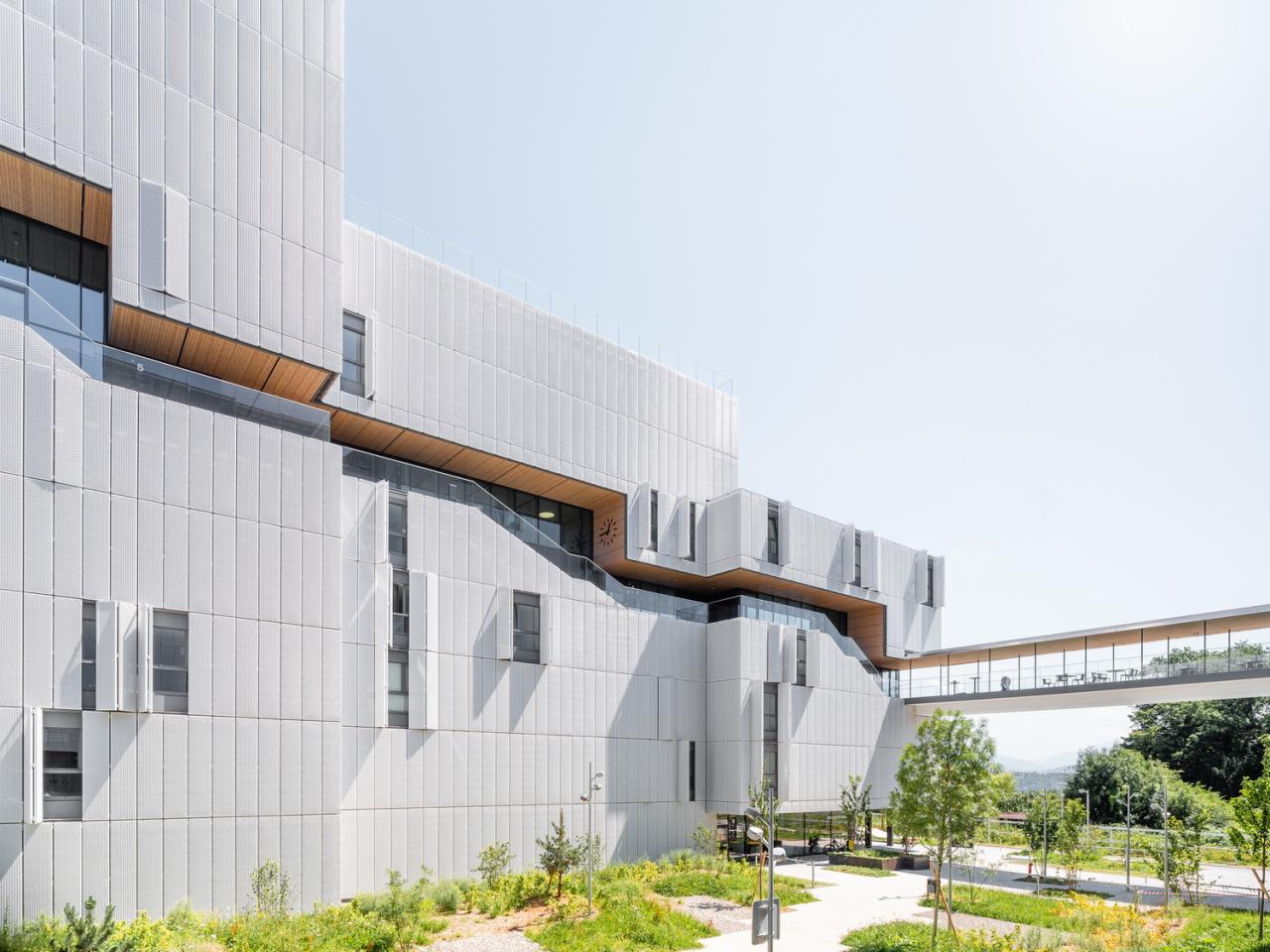 BIM建筑|莫里永学生宿舍 / 隈研吾建筑都市设计事务所 + CCHE