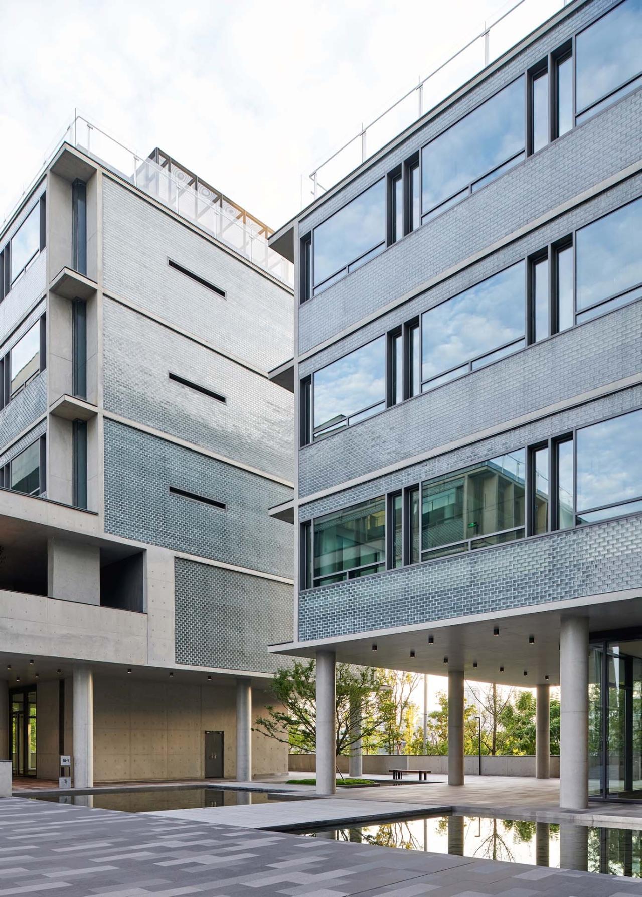 BIM建筑|成都麓湖漂浮总部办公楼 / 直向建筑