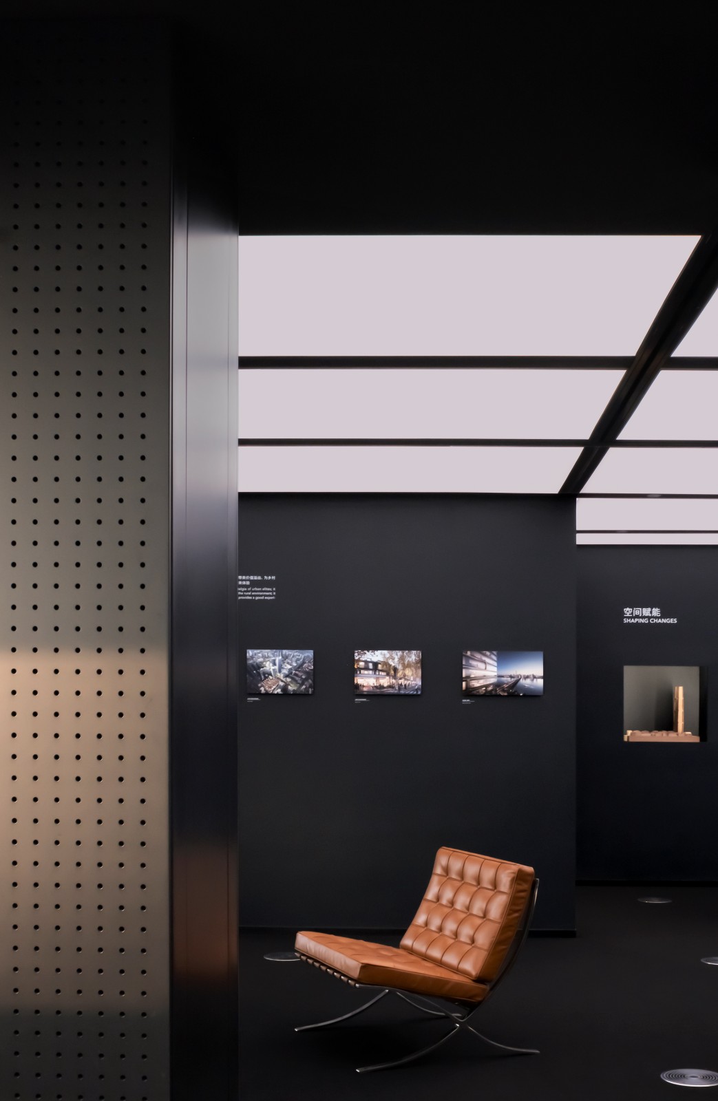 BIM建筑|设计师办公室： 黑白容器 / line+建筑事务所