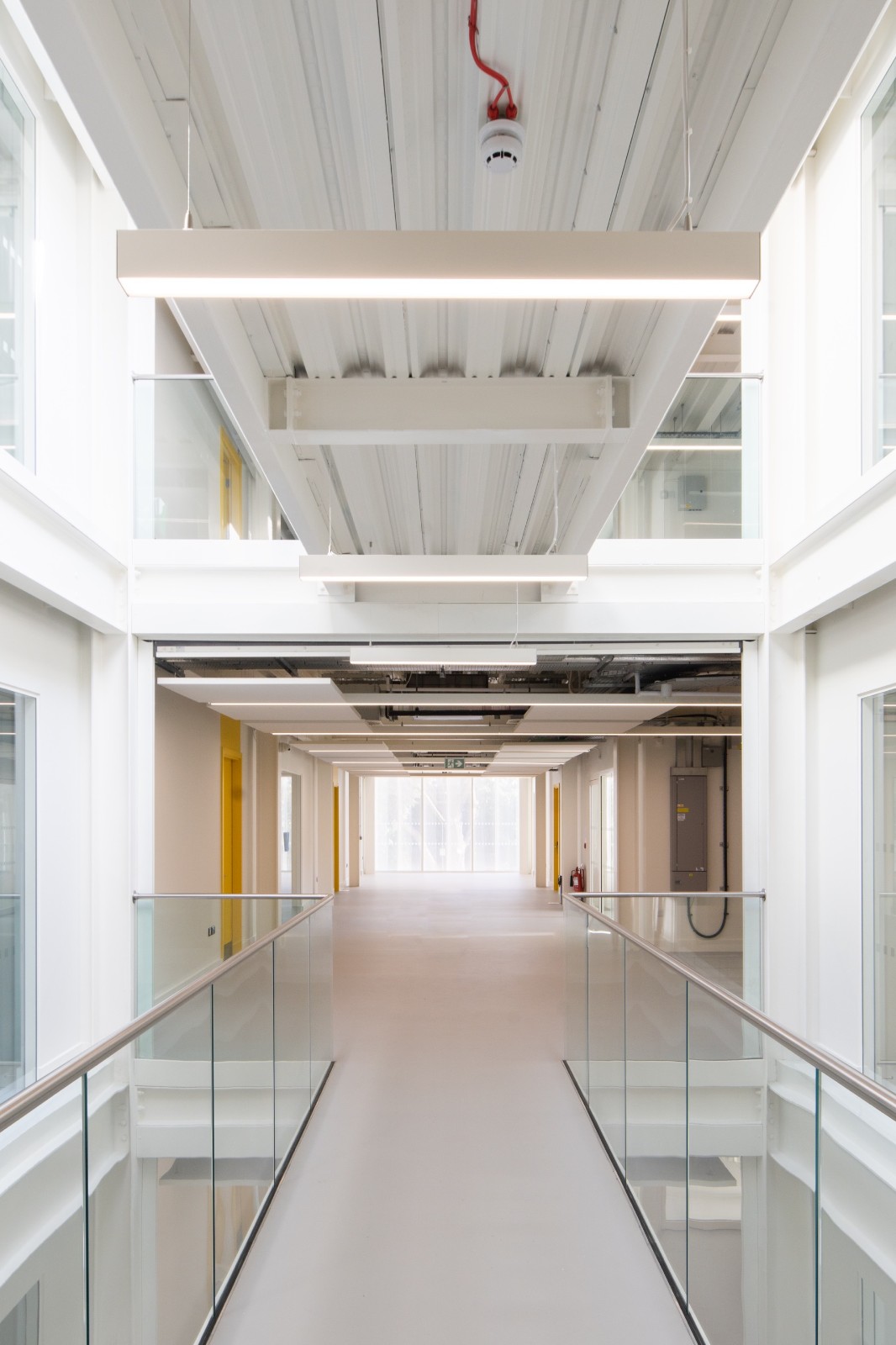 BIM建筑|诺维奇城市学院数字技术工厂 / Coffey Architects