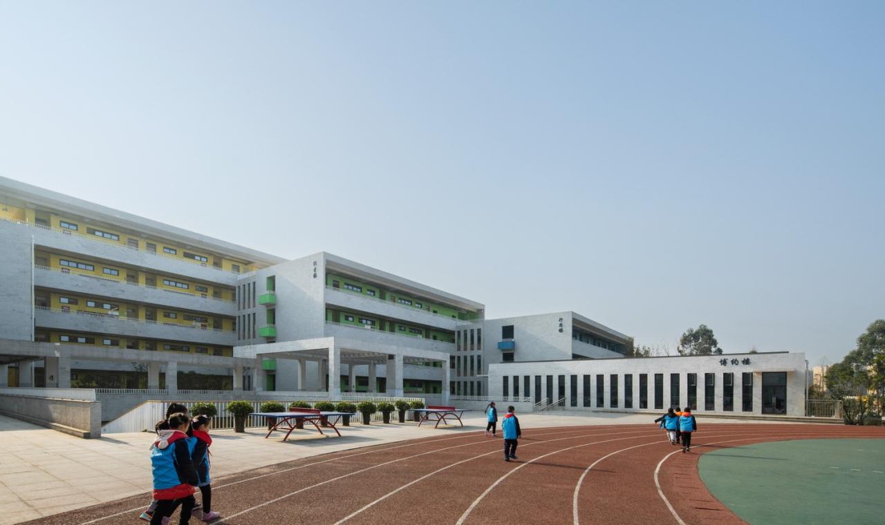 BIM建筑|黄甲小学扩建项目——秩序几何 / 本末建筑