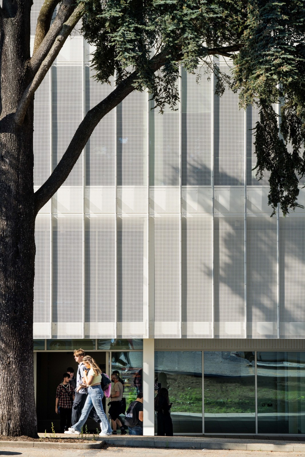 BIM建筑|诺维奇城市学院数字技术工厂 / Coffey Architects