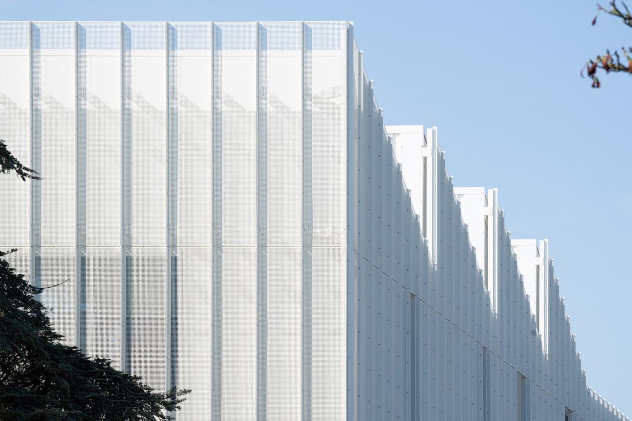 BIM建筑|诺维奇城市学院数字技术工厂 / Coffey Architects