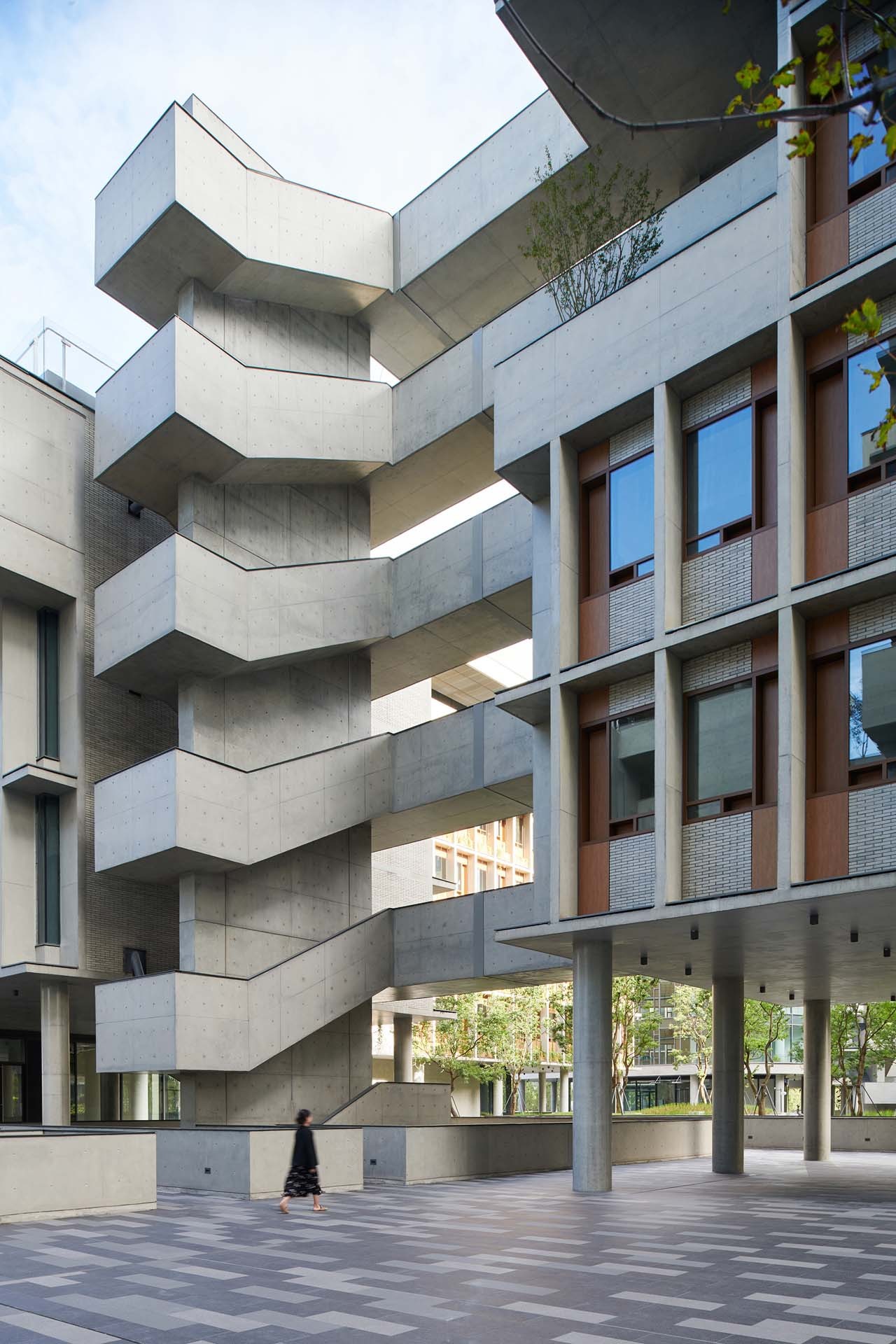 BIM建筑|成都麓湖漂浮总部办公楼 / 直向建筑