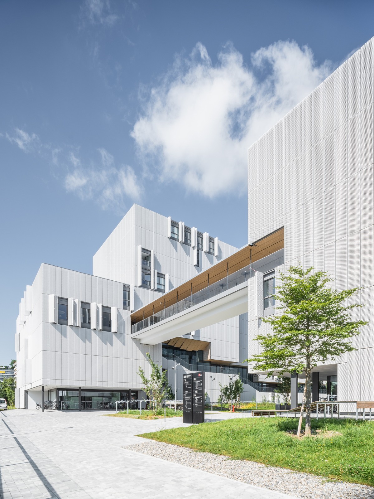 BIM建筑|莫里永学生宿舍 / 隈研吾建筑都市设计事务所 + CCHE