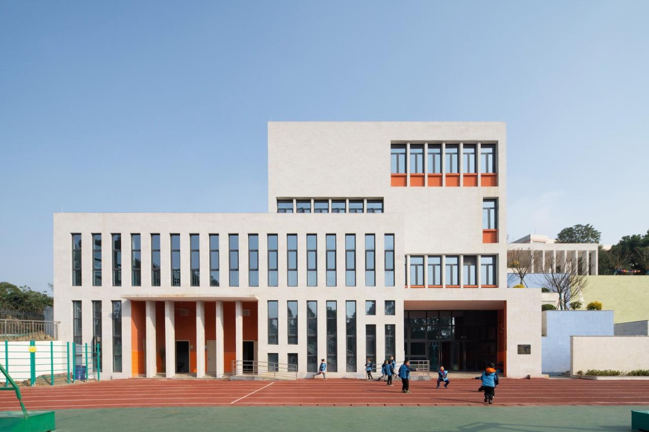 BIM建筑|黄甲小学扩建项目——秩序几何 / 本末建筑