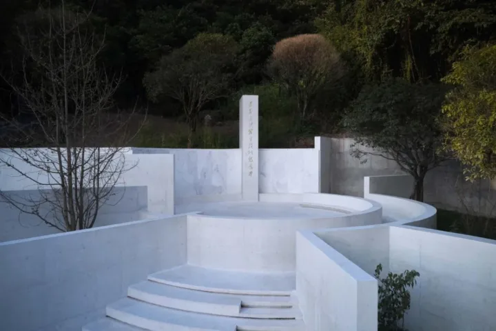 BIM建筑|遵义遗体器官捐献纪念碑 / 麟和建筑工作室