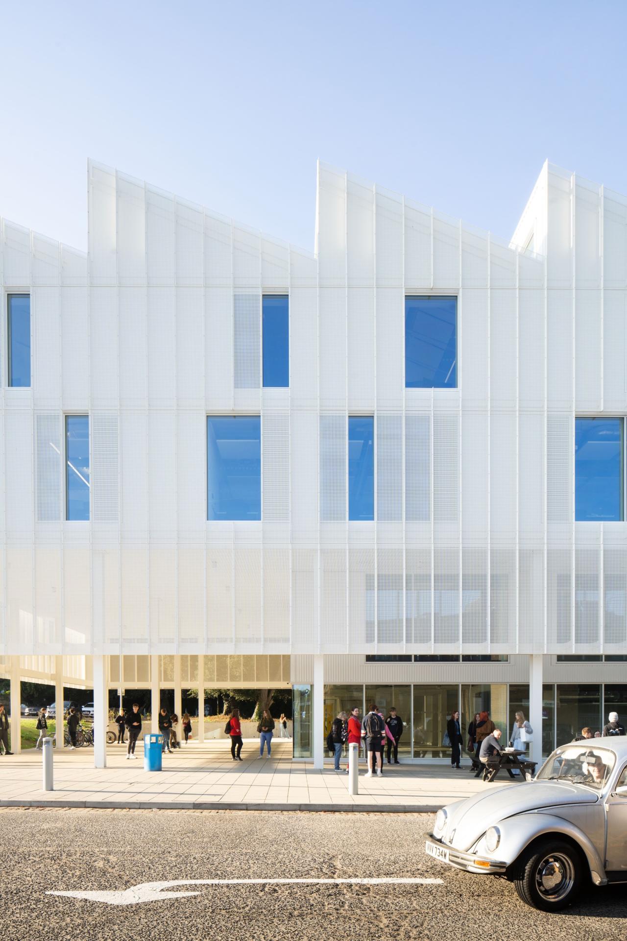 BIM建筑|诺维奇城市学院数字技术工厂 / Coffey Architects