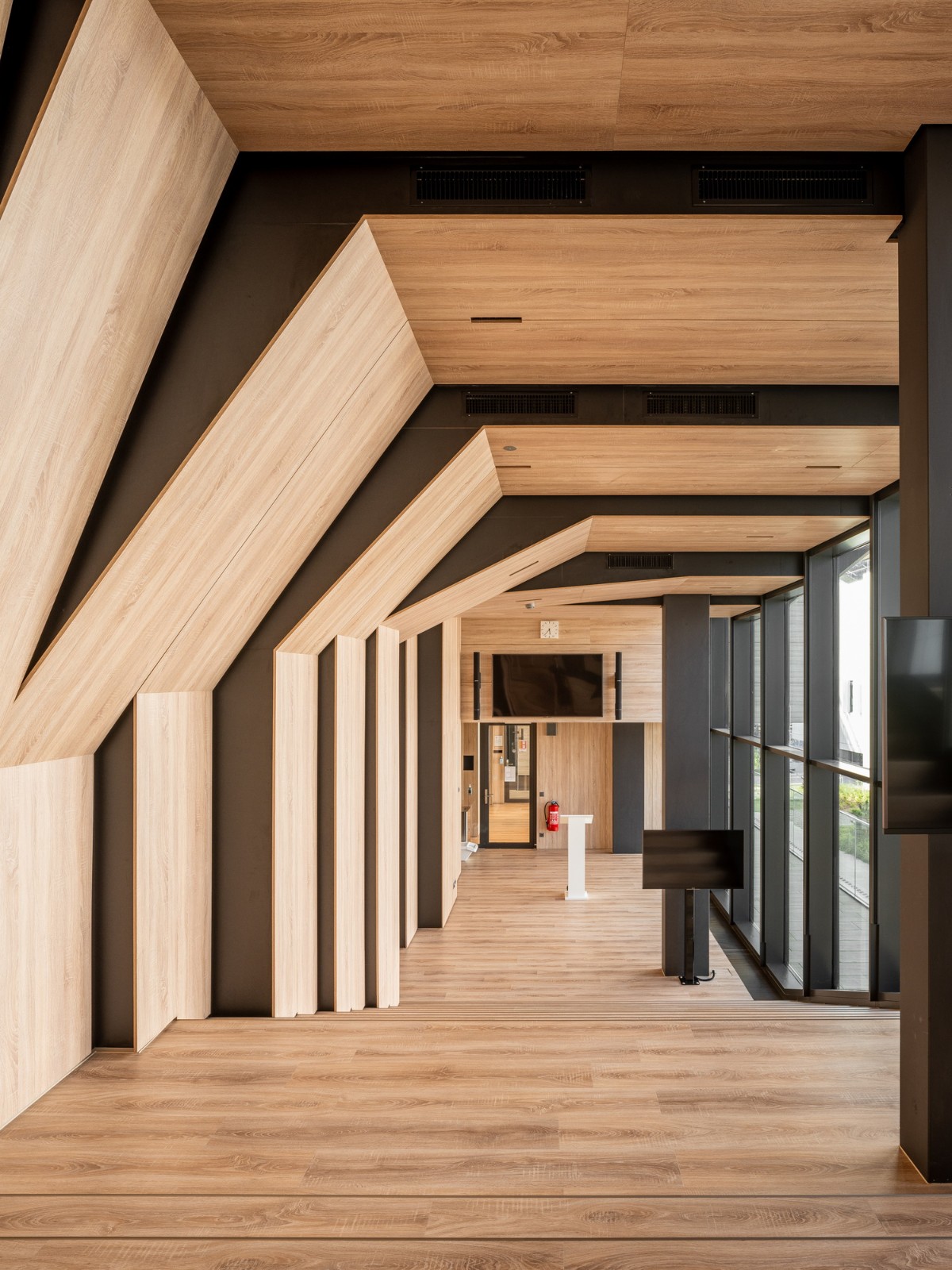 BIM建筑|莫里永学生宿舍 / 隈研吾建筑都市设计事务所 + CCHE