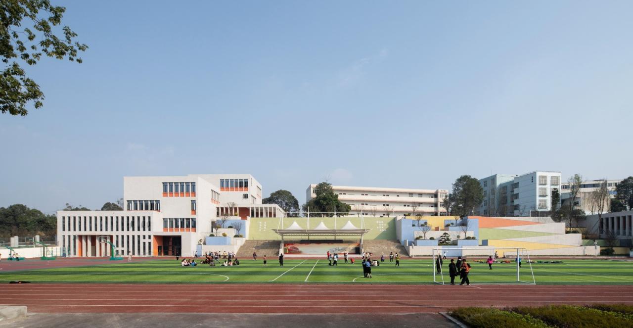 BIM建筑|黄甲小学扩建项目——秩序几何 / 本末建筑