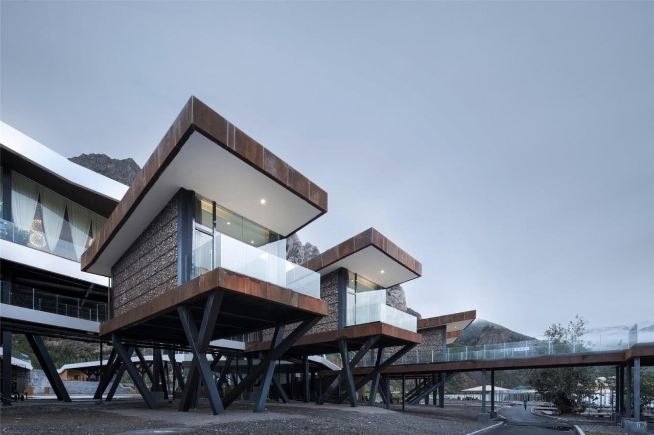 BIM建筑|高寒高海拔地区的当代建筑实践 / 小隐建筑