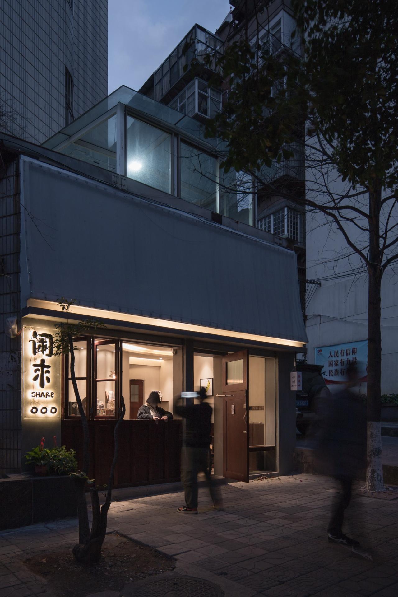 BIM建筑|为城市角落留一盏灯 闲来咖啡 / 素造建筑