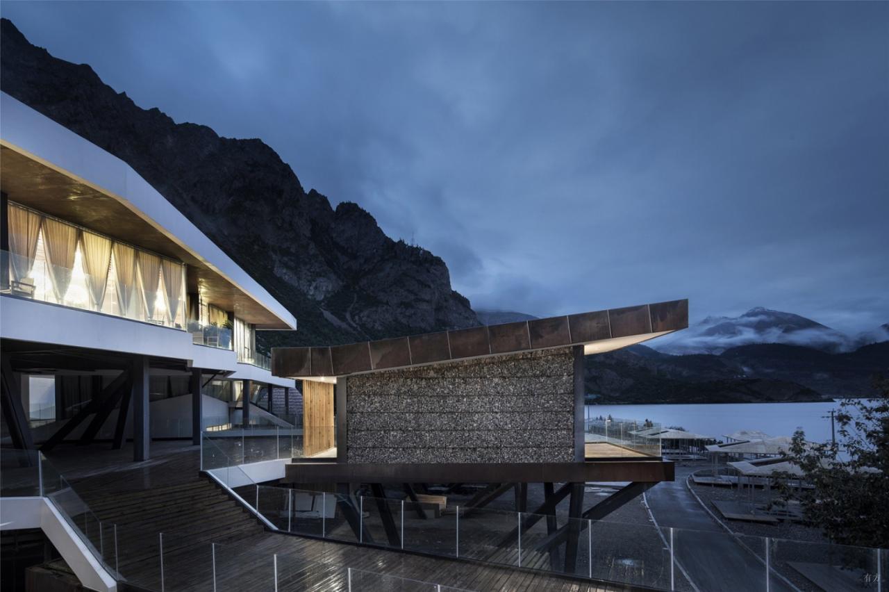 BIM建筑|高寒高海拔地区的当代建筑实践 / 小隐建筑