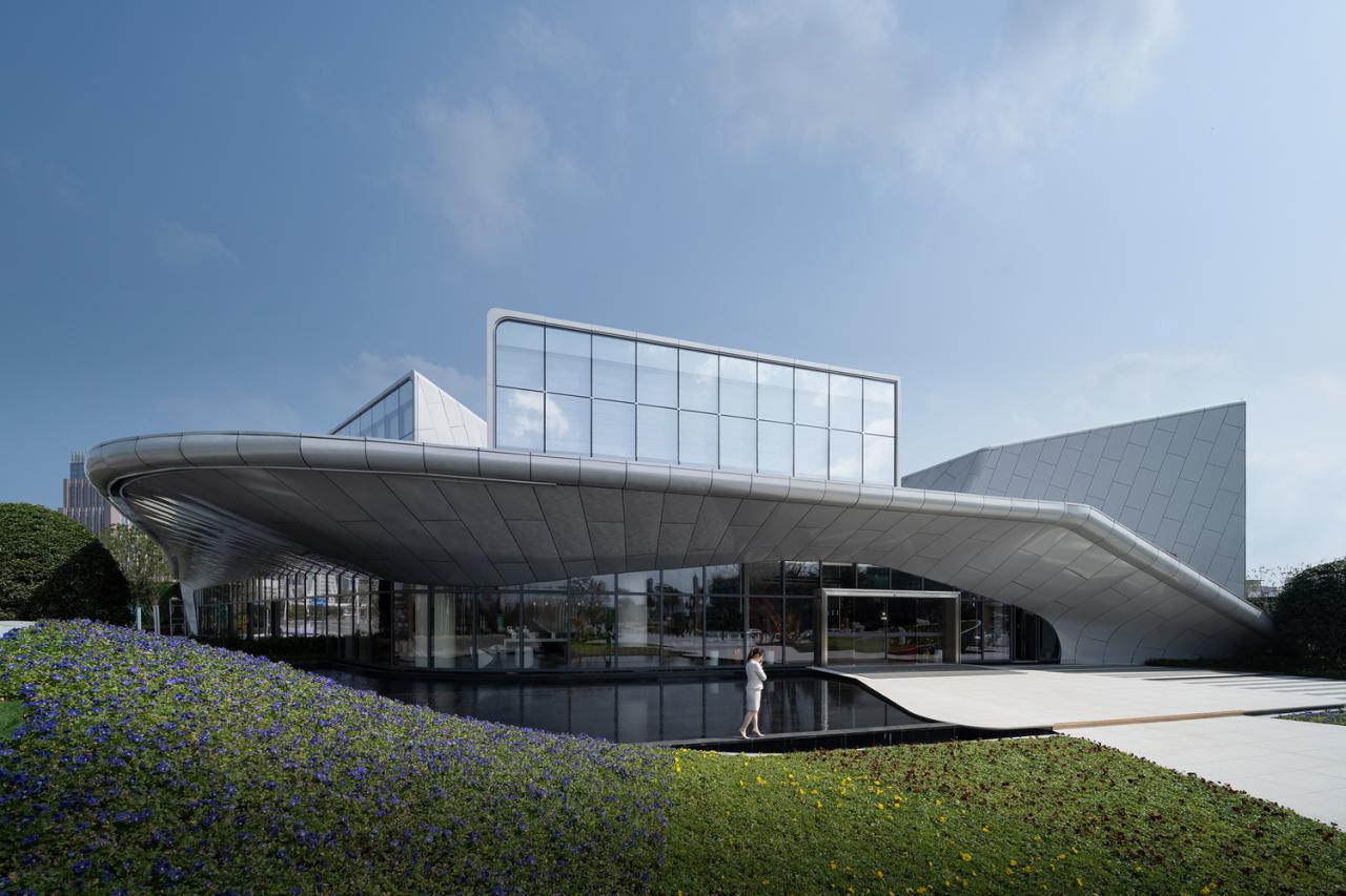 BIM建筑|赣州锦润 ▪ 滨江云宸展示中心 / 成执设计