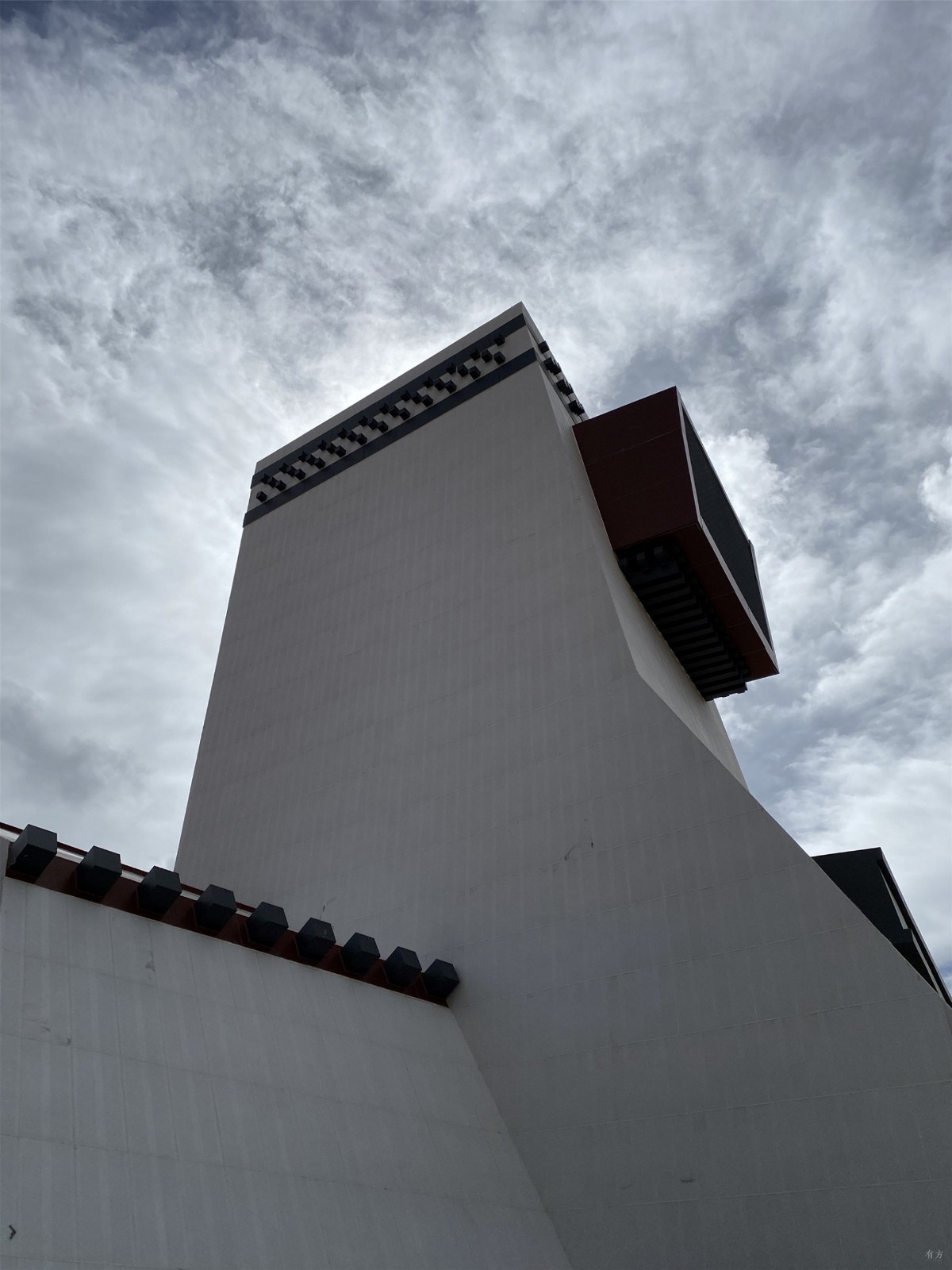 BIM建筑|高寒高海拔地区的当代建筑实践 / 小隐建筑