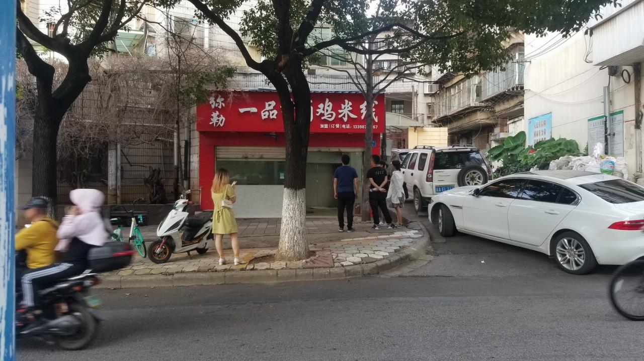 BIM建筑|为城市角落留一盏灯 闲来咖啡 / 素造建筑