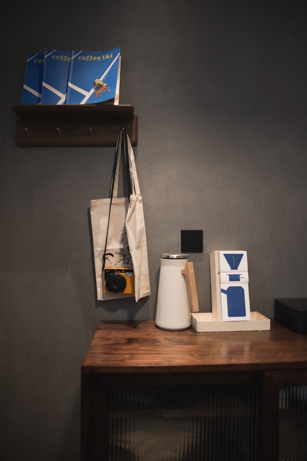 BIM建筑|为城市角落留一盏灯 闲来咖啡 / 素造建筑