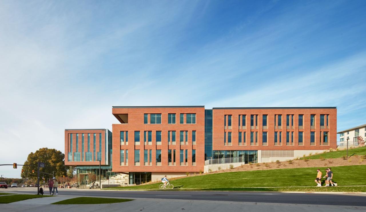 BIM建筑|Wilbur O. & Ann Powers 商学院 / LMN Architects