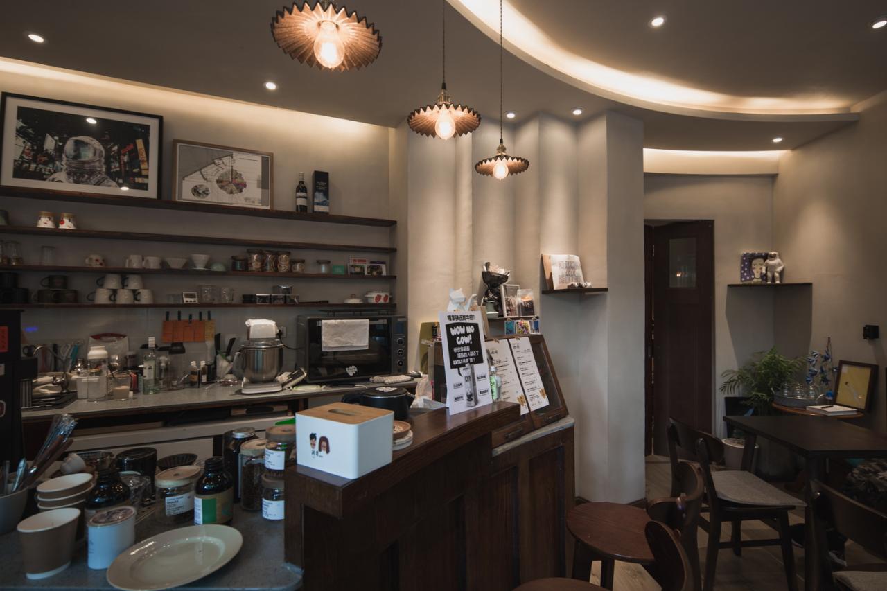 BIM建筑|为城市角落留一盏灯 闲来咖啡 / 素造建筑