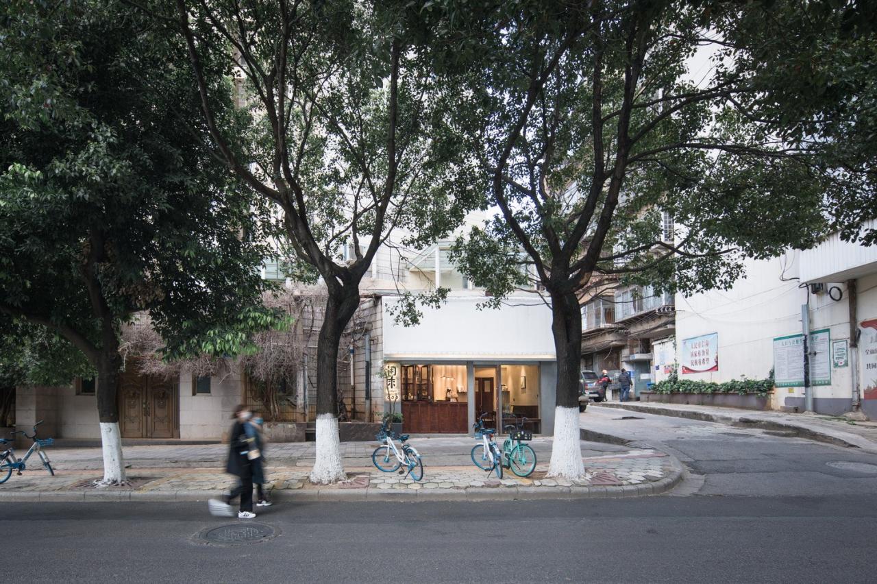 BIM建筑|为城市角落留一盏灯 闲来咖啡 / 素造建筑