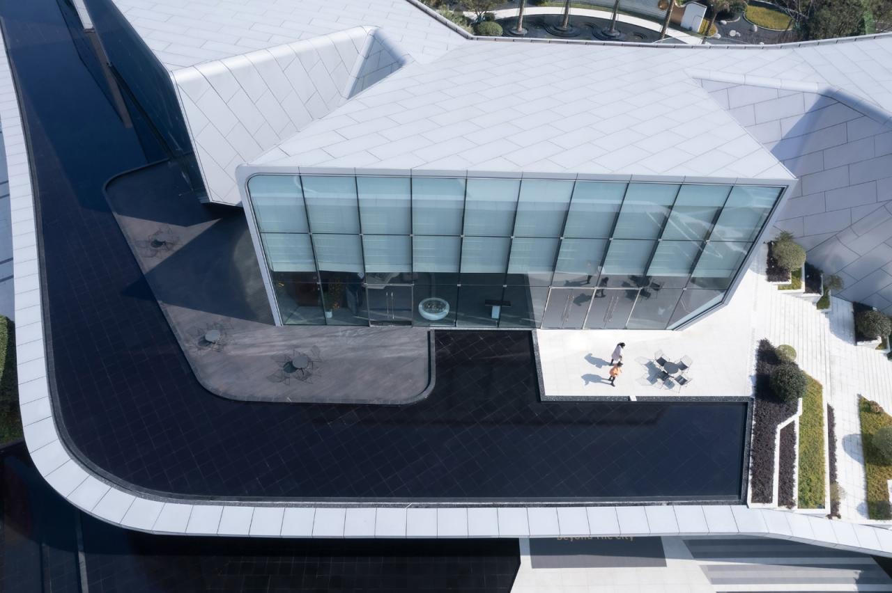 BIM建筑|赣州锦润 ▪ 滨江云宸展示中心 / 成执设计