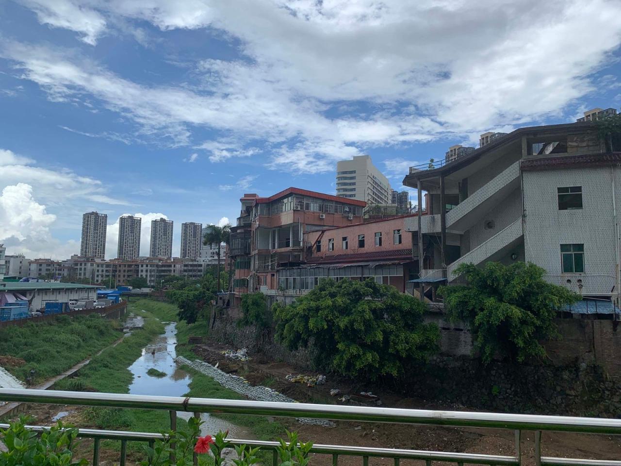 BIM建筑|深圳蓝白艺术院校 / 万社设计