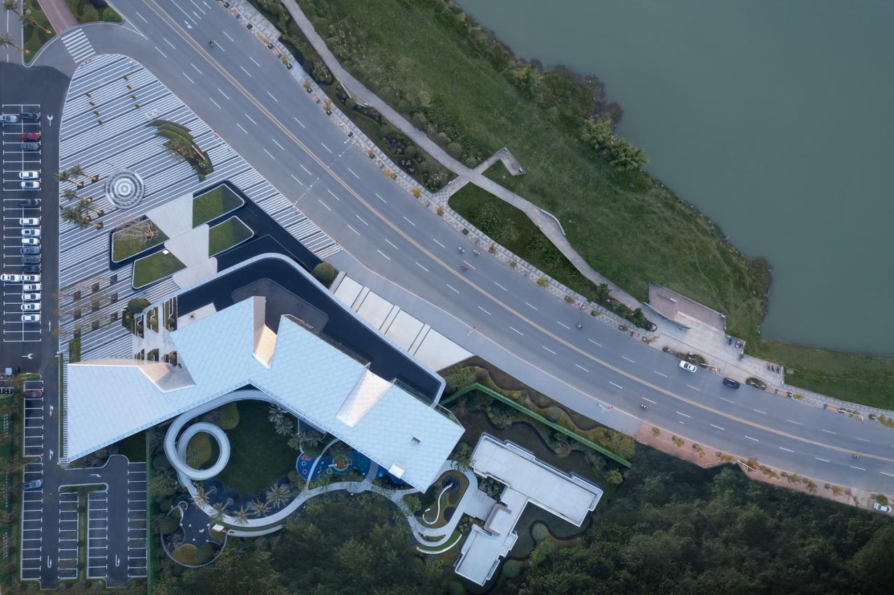 BIM建筑|赣州锦润 ▪ 滨江云宸展示中心 / 成执设计