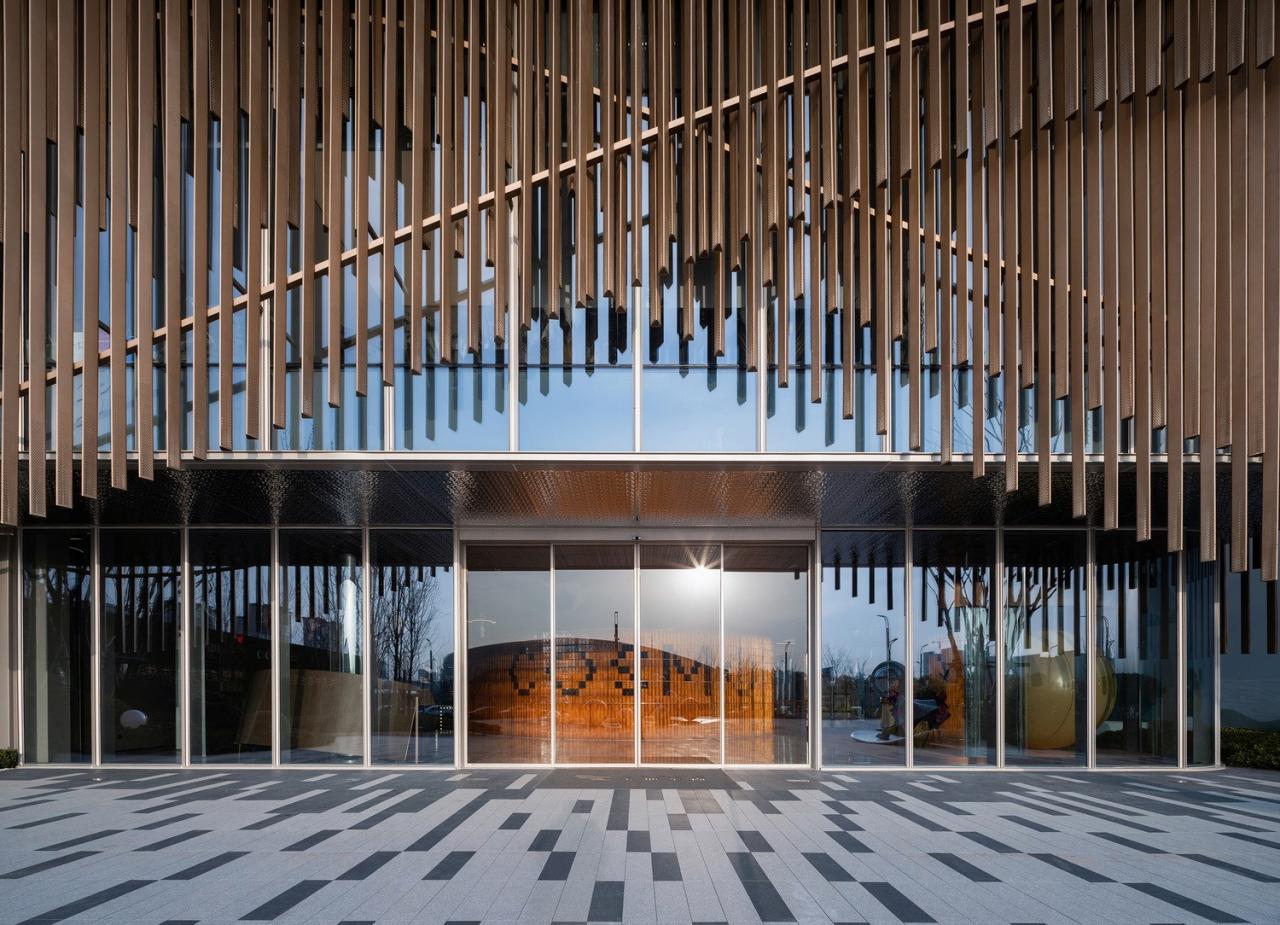 BIM建筑|流动魅力的艺术邂逅 如东金地至尚 ▪ 展示中心 / 成执设计