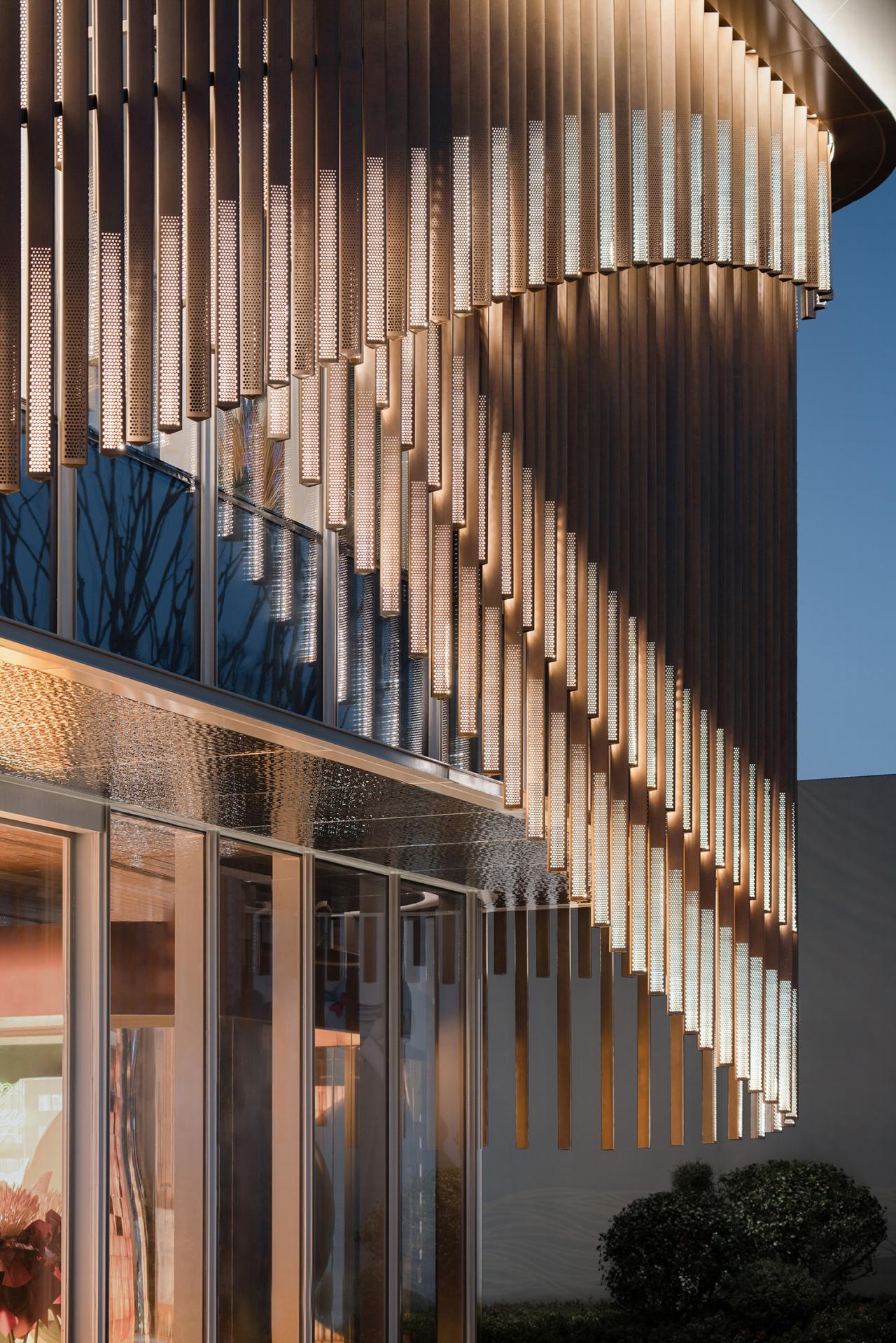 BIM建筑|流动魅力的艺术邂逅 如东金地至尚 ▪ 展示中心 / 成执设计