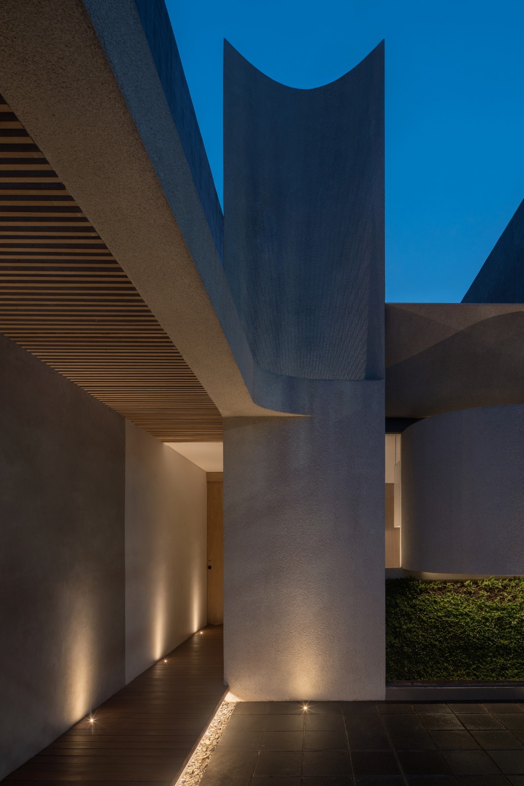 BIM建筑|狭长地形下的独立住宅：YD 住宅 / Isso Architects